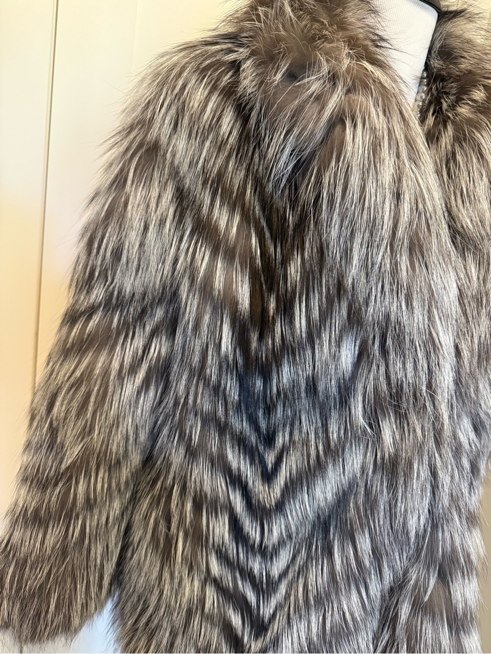RARE Platinum Saga Marble Silver Fox fur coat BRAND NEW ! $3995 - Picture 4 of 12